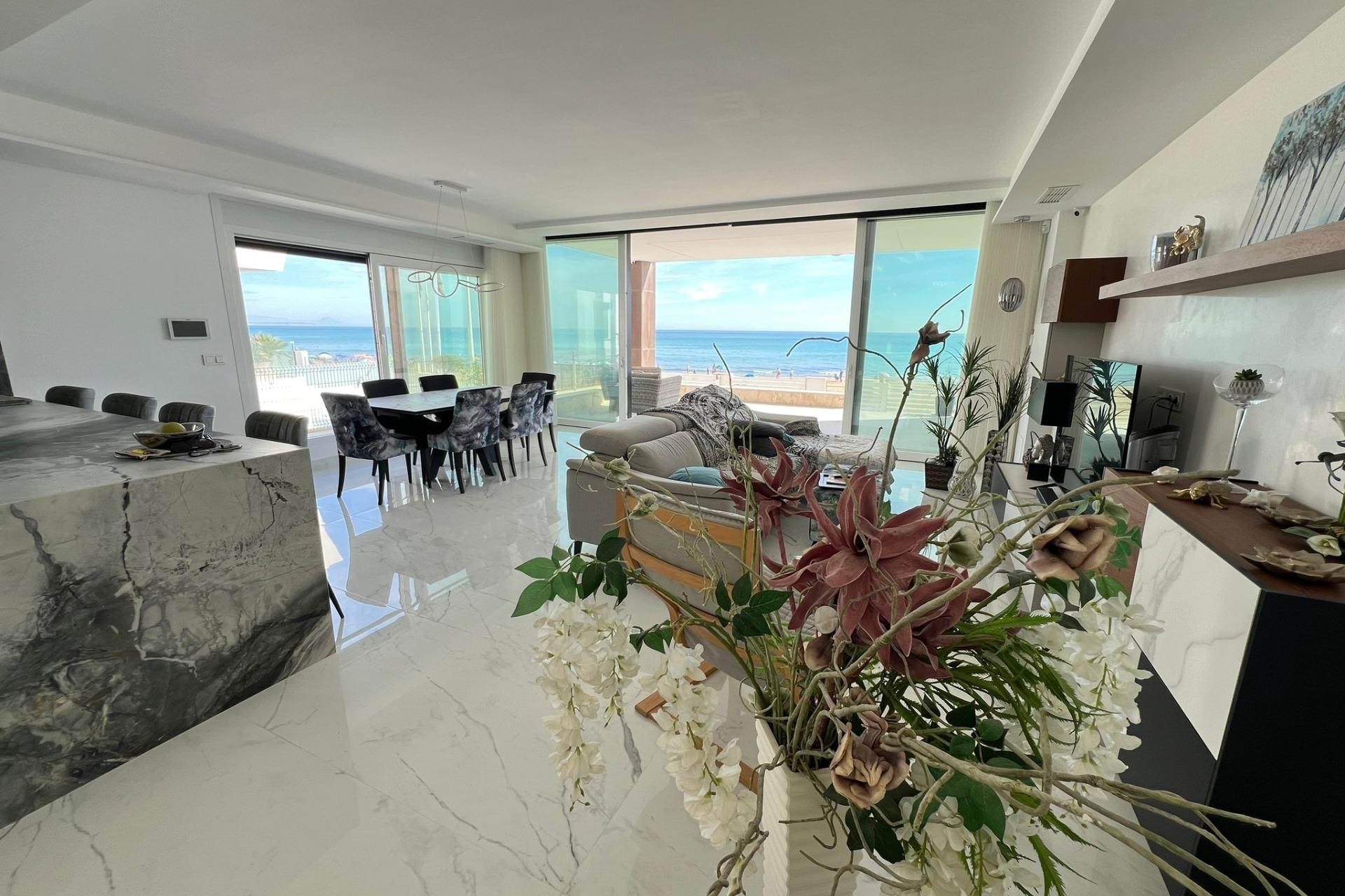 Återförsäljning - Villa -
Torrevieja - La Mata