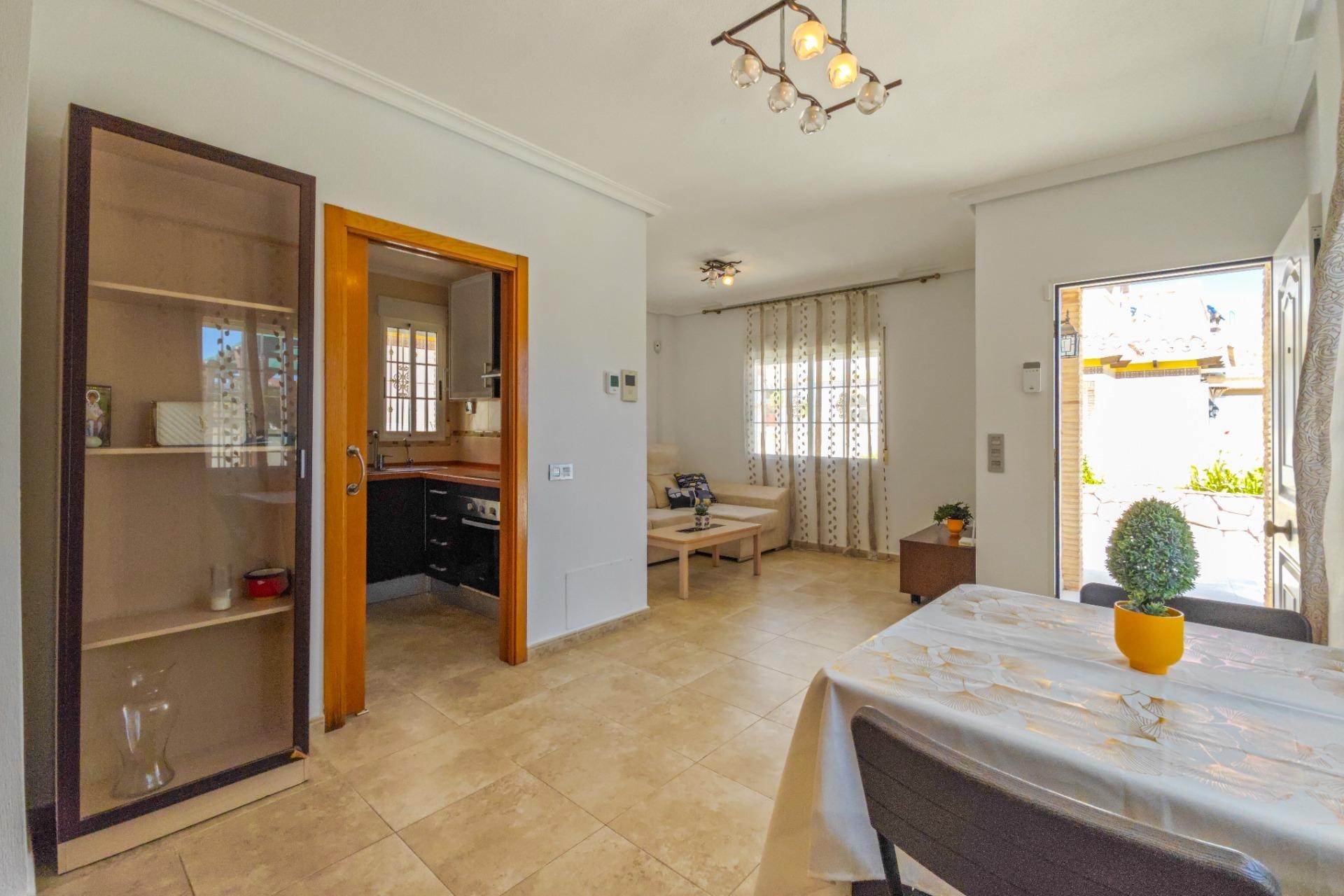 Återförsäljning - Villa -
Torrevieja - La Mata