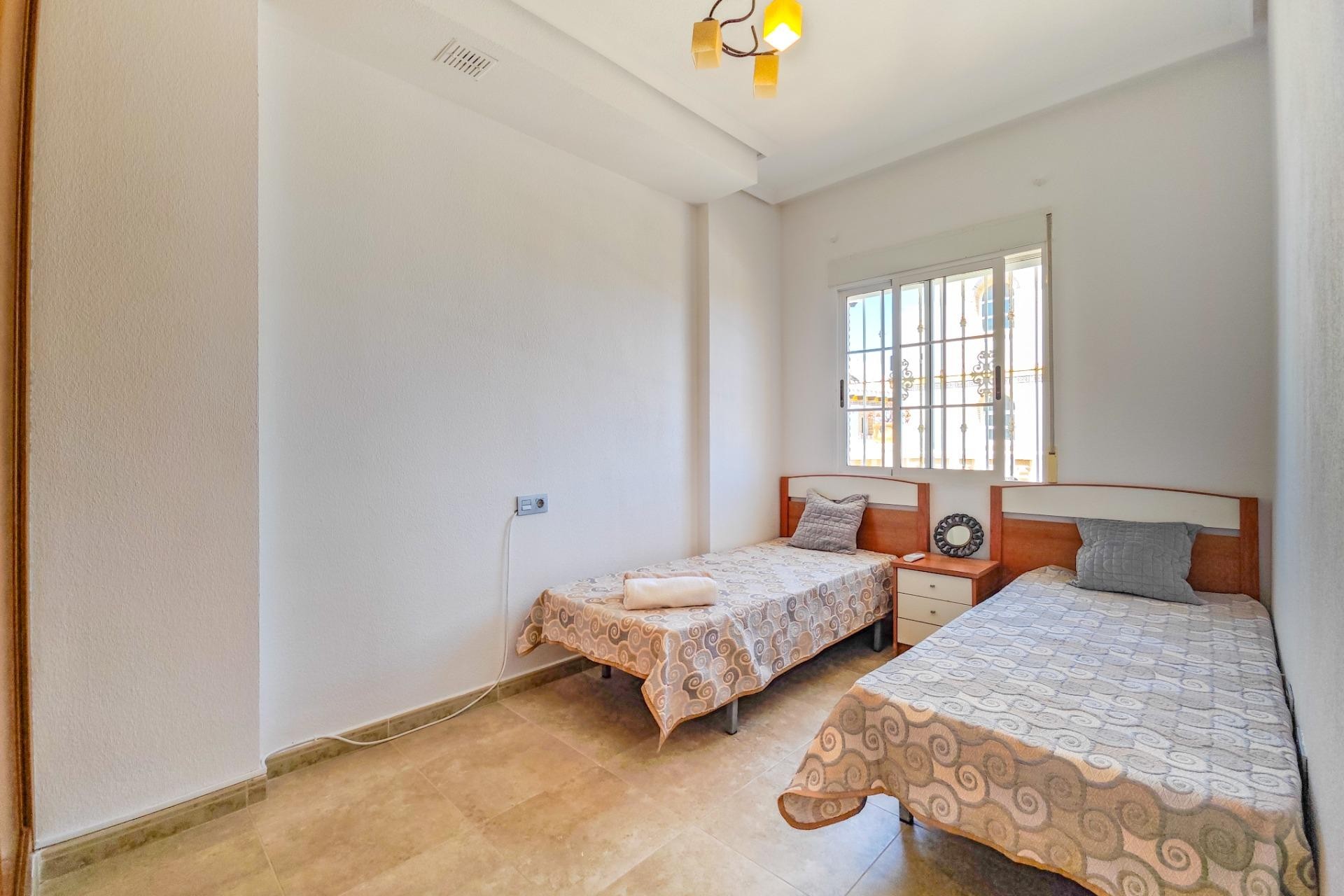 Återförsäljning - Villa -
Torrevieja - La Mata