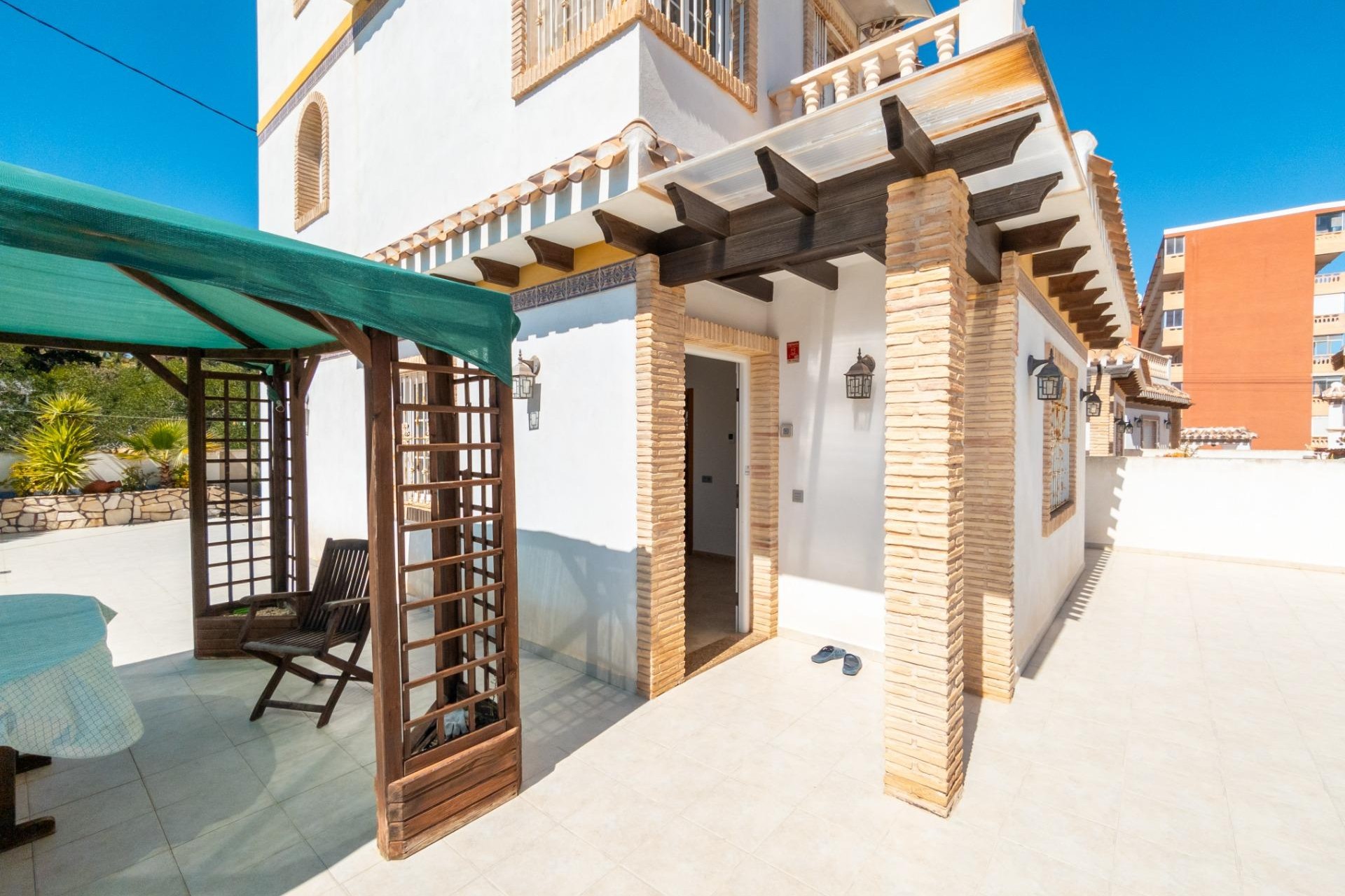 Återförsäljning - Villa -
Torrevieja - La Mata