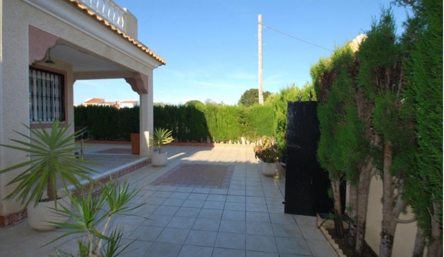 Återförsäljning - Villa -
Torrevieja - La Siesta - El Salado - Torreta