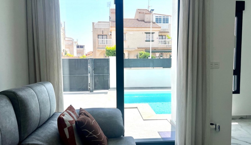 Återförsäljning - Villa -
Torrevieja - La Siesta - El Salado - Torreta