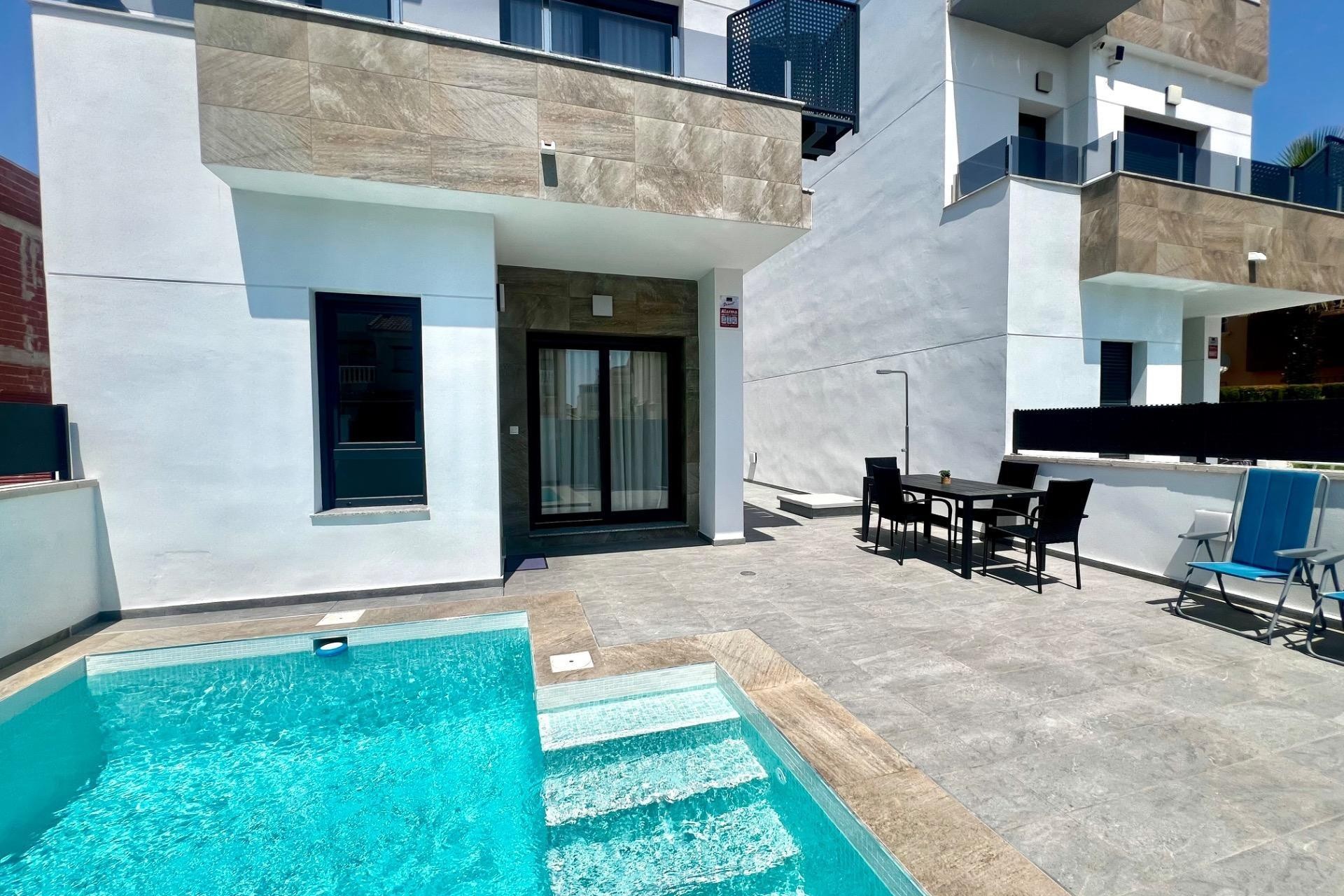 Återförsäljning - Villa -
Torrevieja - La Siesta - El Salado - Torreta