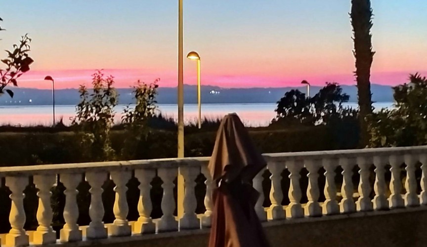 Återförsäljning - Villa -
Torrevieja - La Siesta - El Salado - Torreta