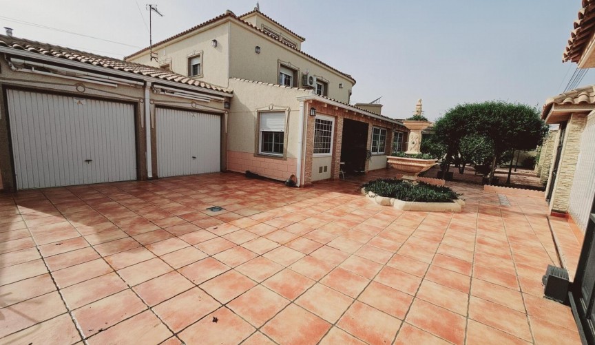 Återförsäljning - Villa -
Torrevieja - La Siesta - El Salado - Torreta
