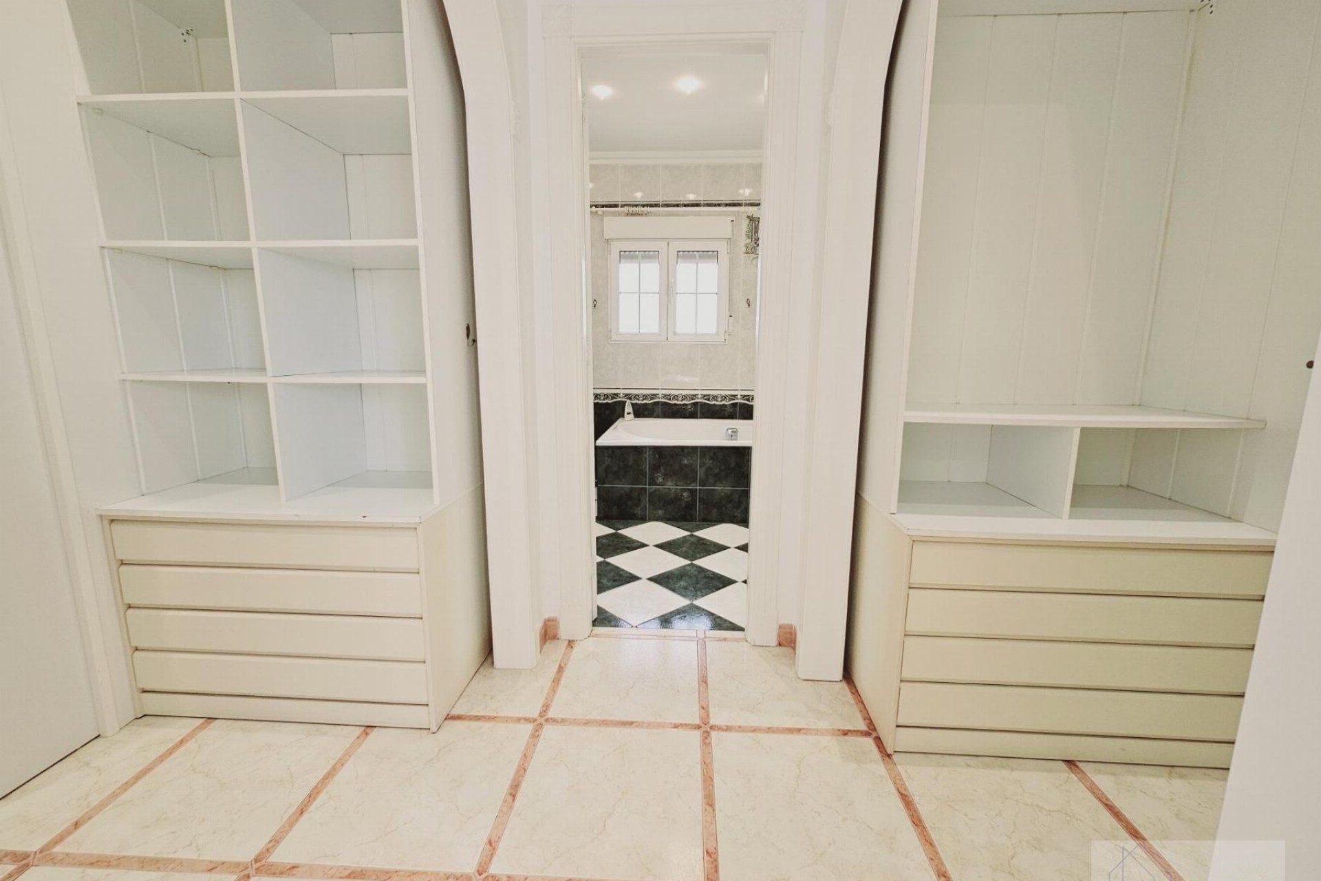 Återförsäljning - Villa -
Torrevieja - La Siesta - El Salado - Torreta