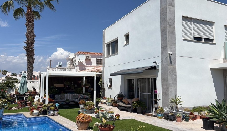 Återförsäljning - Villa -
Torrevieja - La Siesta - El Salado - Torreta