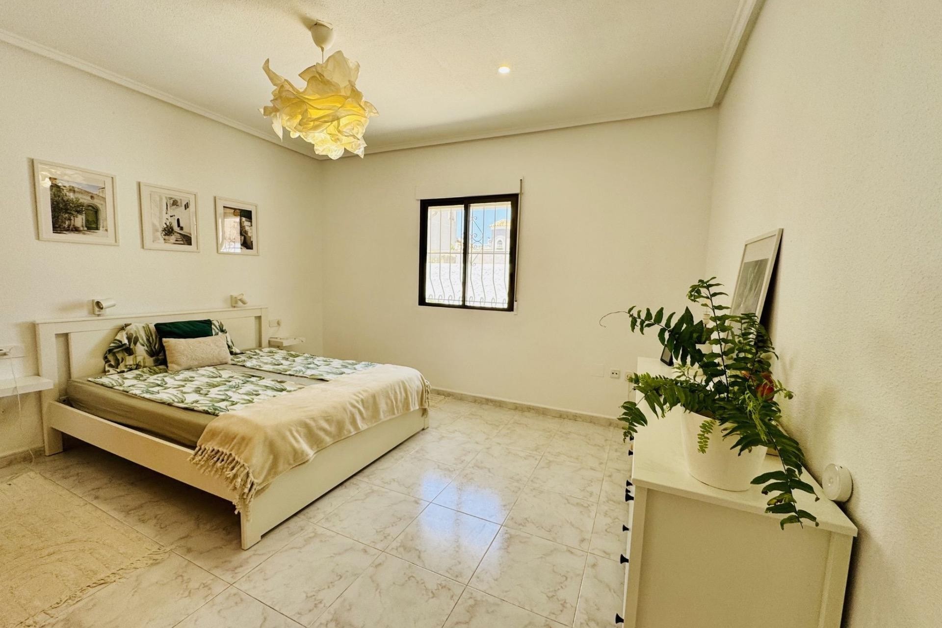 Återförsäljning - Villa -
Torrevieja - La Siesta - El Salado - Torreta