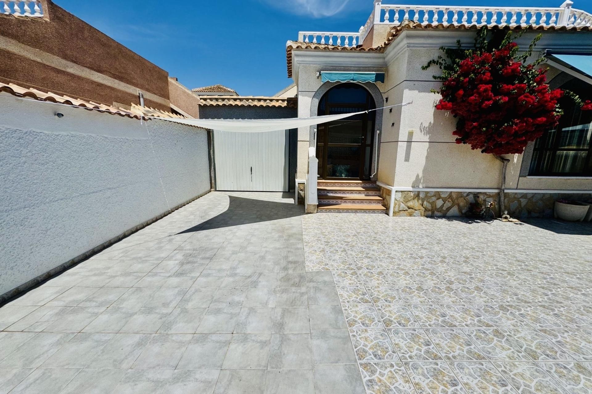 Återförsäljning - Villa -
Torrevieja - La Siesta - El Salado - Torreta