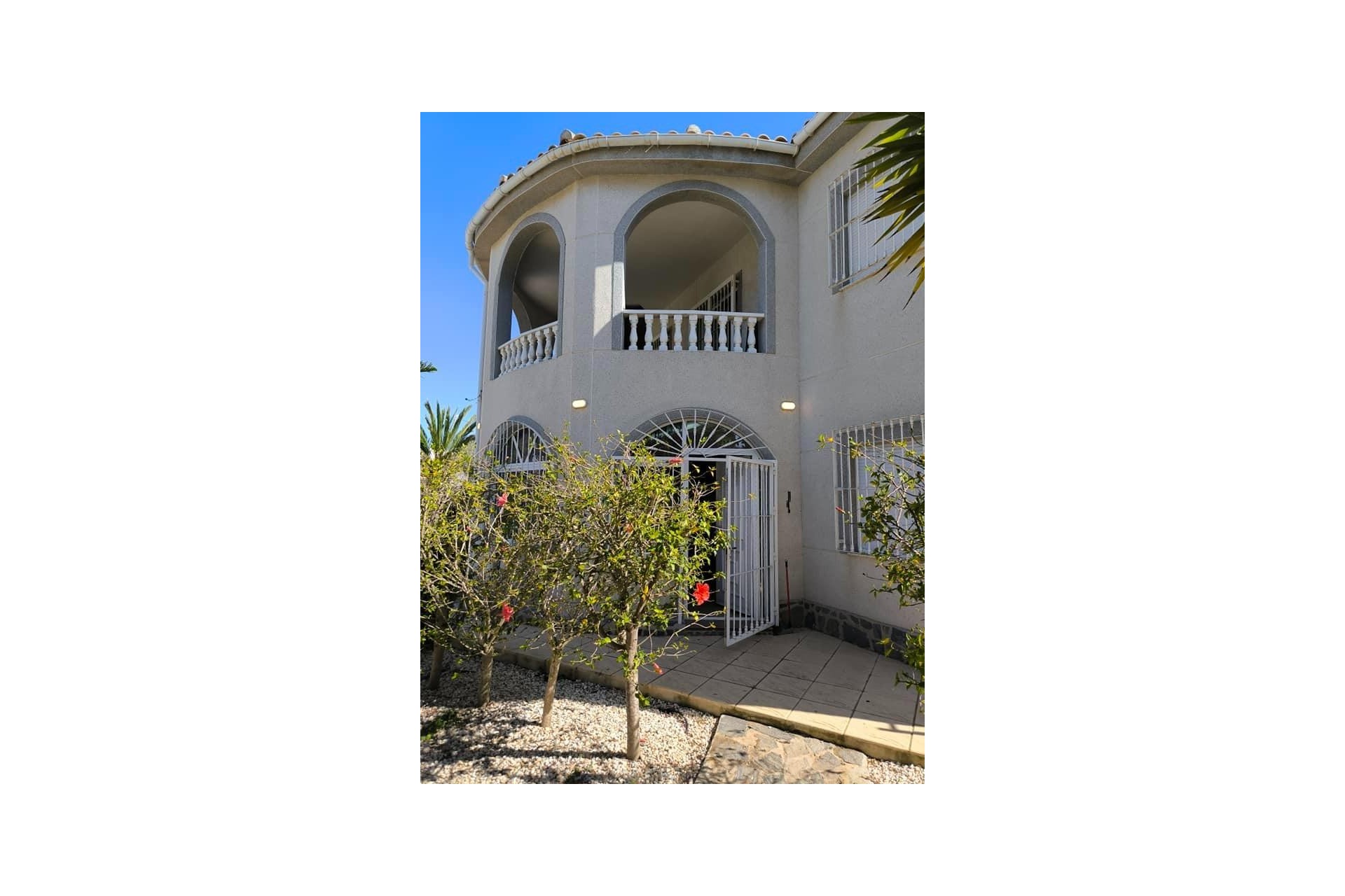 Återförsäljning - Villa -
Torrevieja - La Siesta