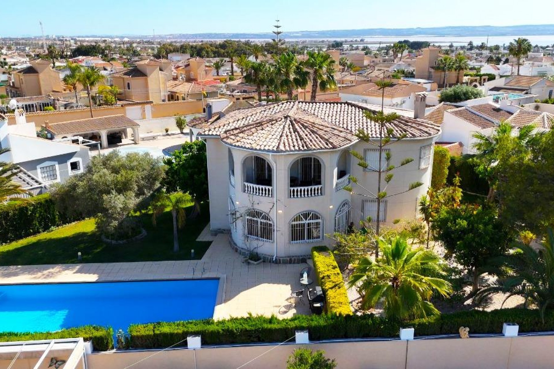 Återförsäljning - Villa -
Torrevieja - La Siesta
