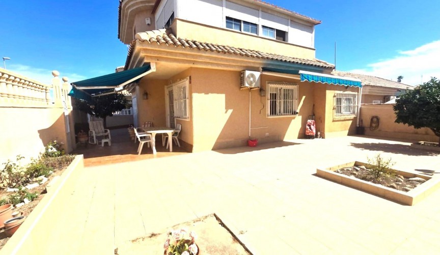 Återförsäljning - Villa -
Torrevieja - Los Balcones - Los Altos del Edén