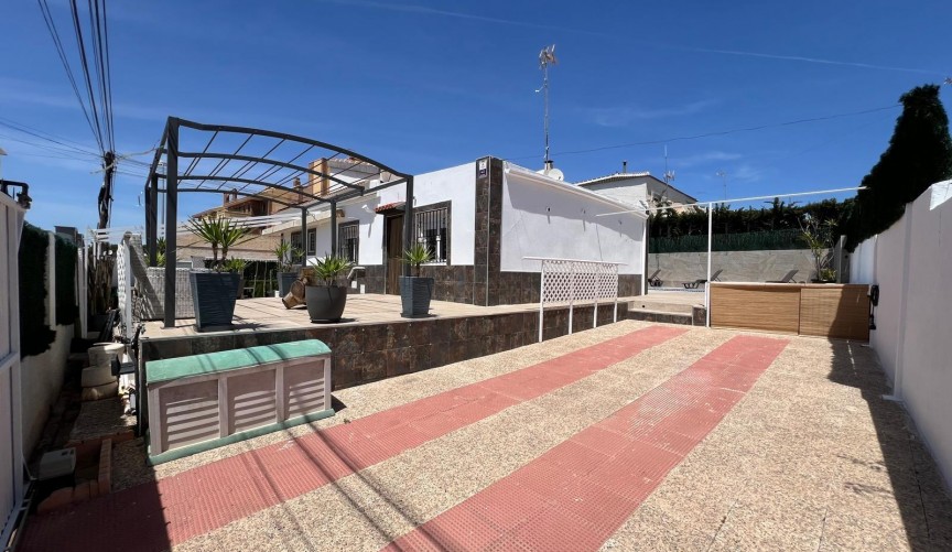 Återförsäljning - Villa -
Torrevieja - Los Balcones