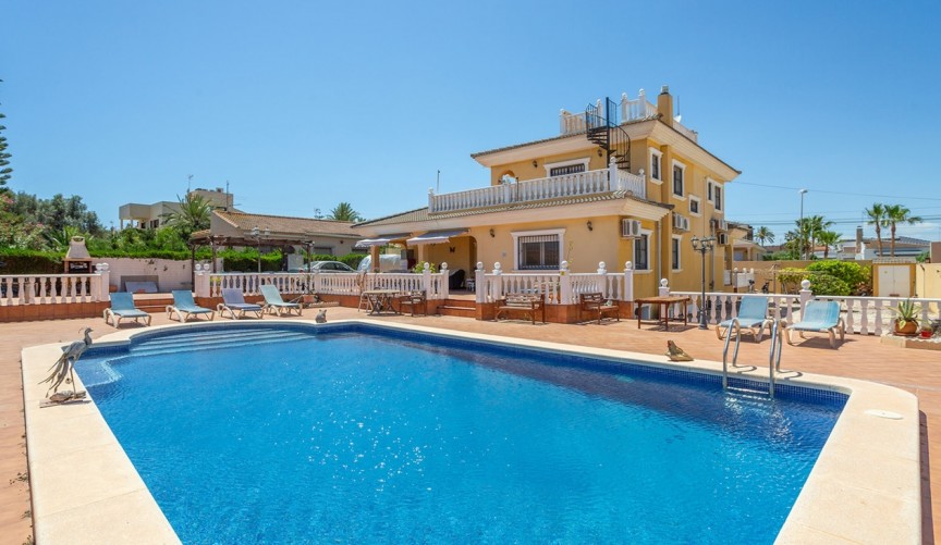 Återförsäljning - Villa -
Torrevieja - Los Balcones