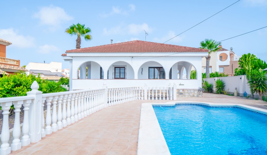 Återförsäljning - Villa -
Torrevieja - Los Balcones