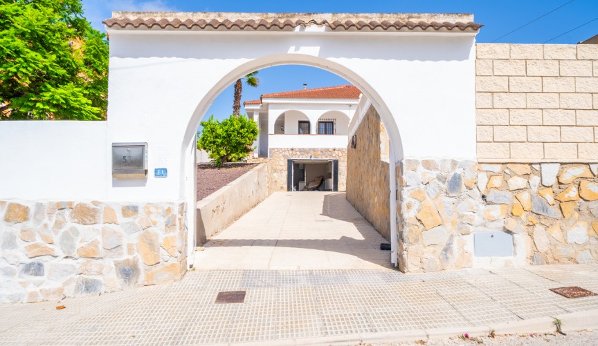 Återförsäljning - Villa -
Torrevieja - Los Balcones