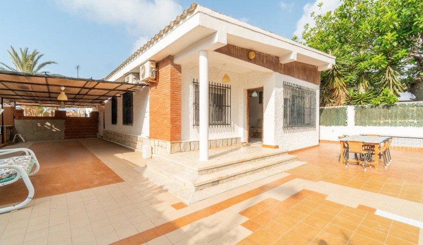 Återförsäljning - Villa -
Torrevieja - Los Frutales