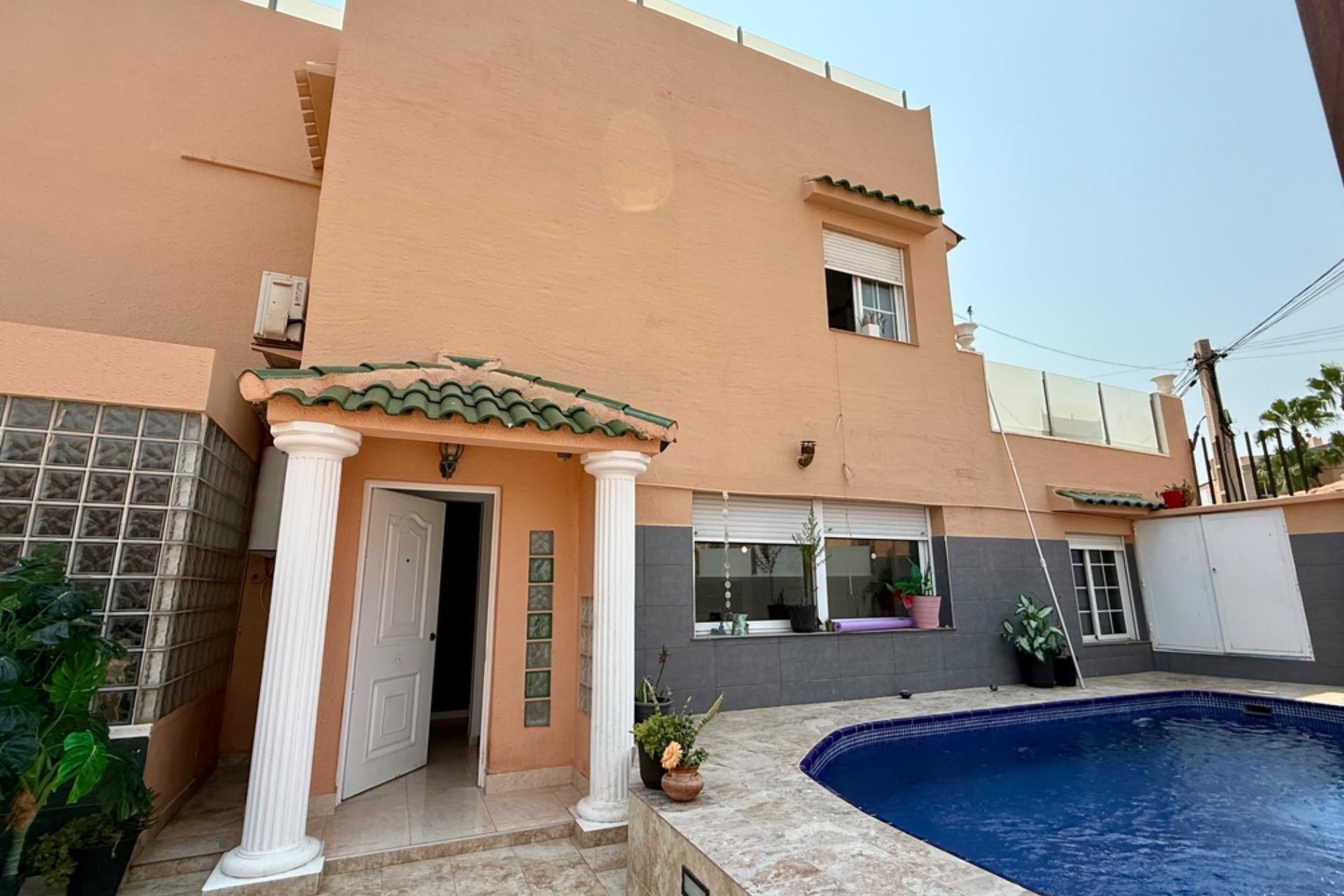 Återförsäljning - Villa -
Torrevieja - Los Frutales