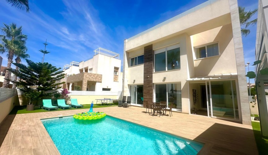 Återförsäljning - Villa -
Torrevieja - Miramar - Torre Del Moro