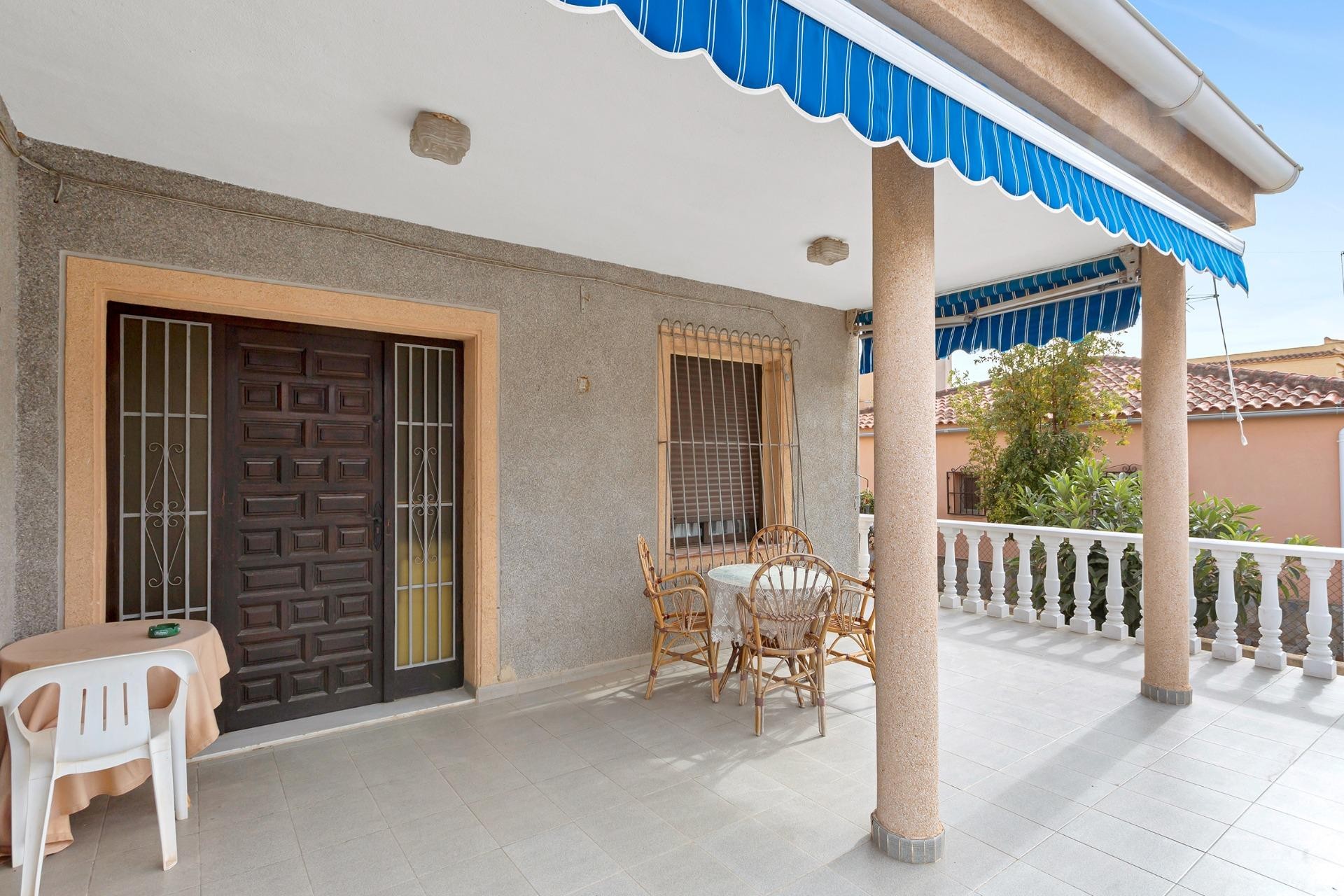 Återförsäljning - Villa -
Torrevieja - Nueva Torrevieja