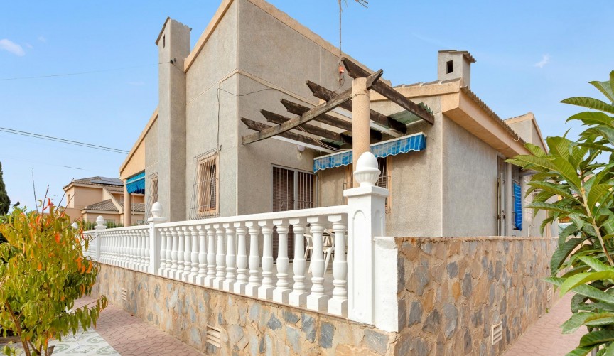 Återförsäljning - Villa -
Torrevieja - Nueva Torrevieja