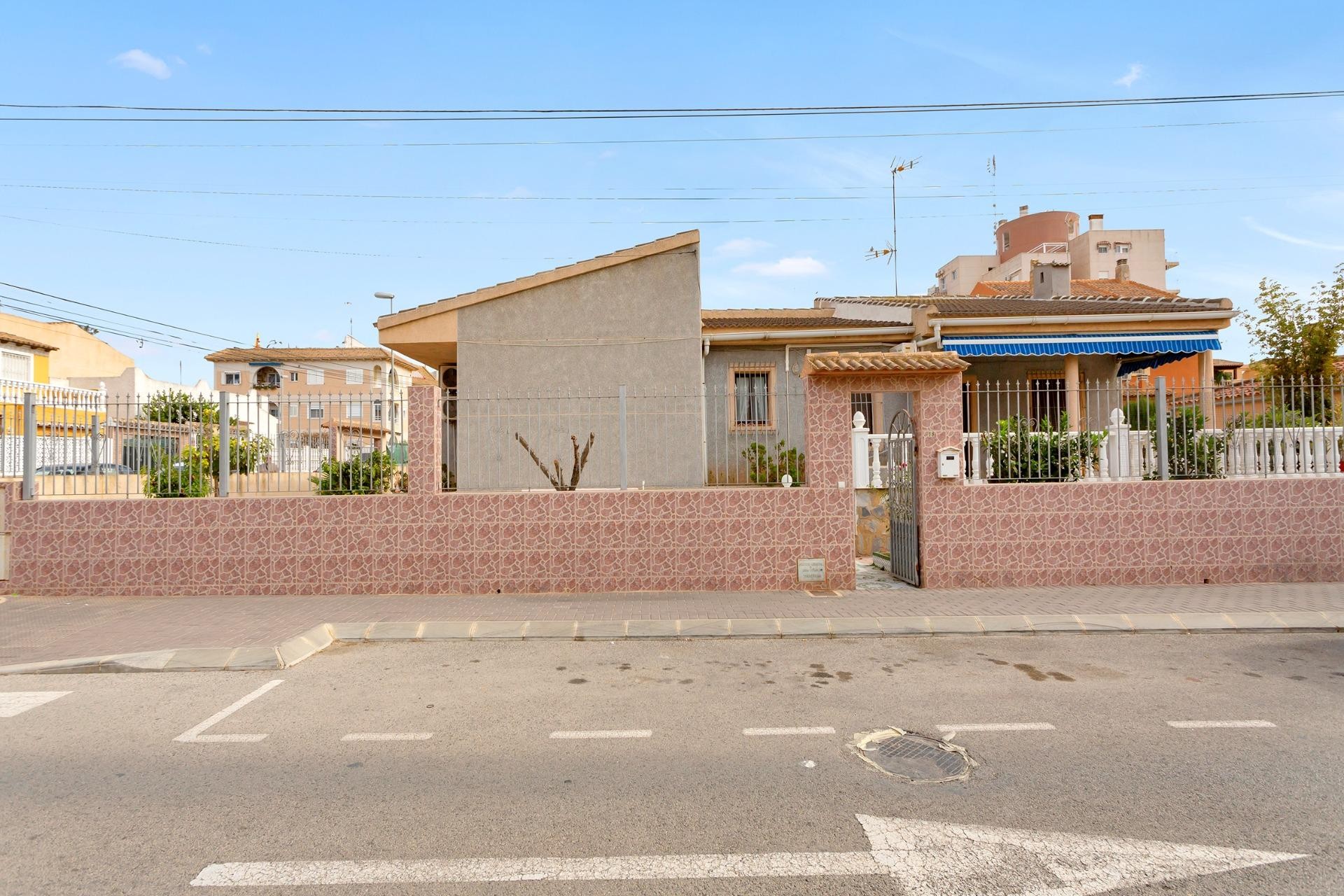 Återförsäljning - Villa -
Torrevieja - Nueva Torrevieja