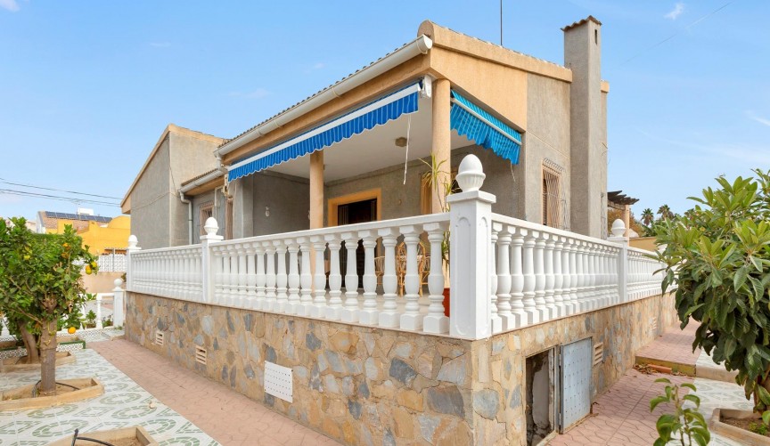 Återförsäljning - Villa -
Torrevieja - Nueva Torrevieja