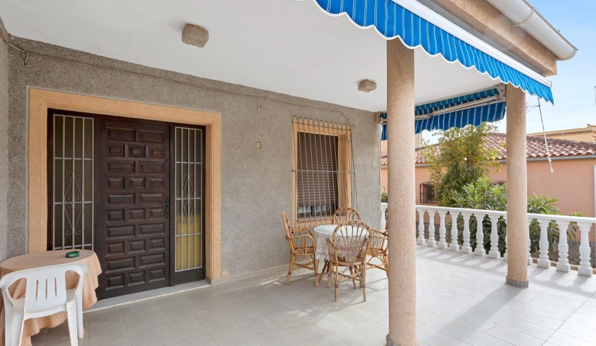 Återförsäljning - Villa -
Torrevieja - Nueva Torrevieja