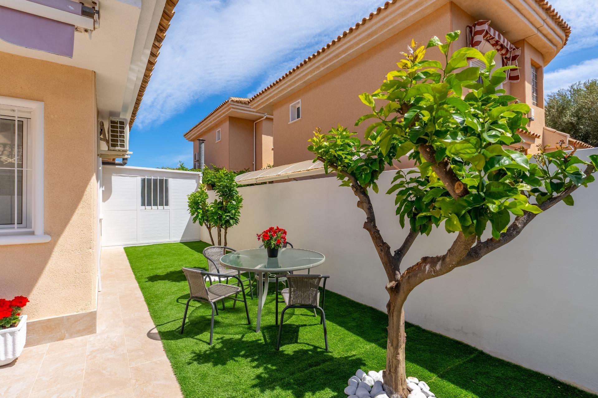 Återförsäljning - Villa -
Torrevieja - Punta Prima