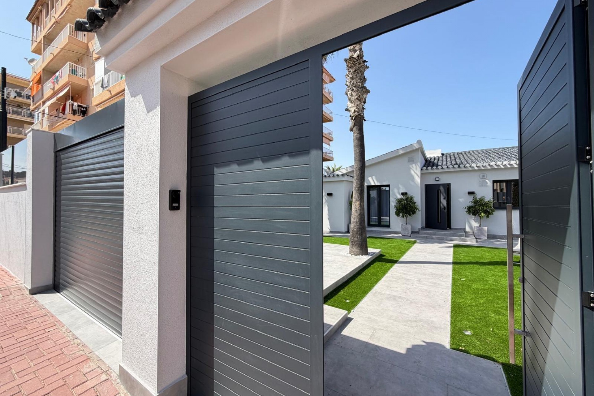 Återförsäljning - Villa -
Torrevieja - Punta Prima