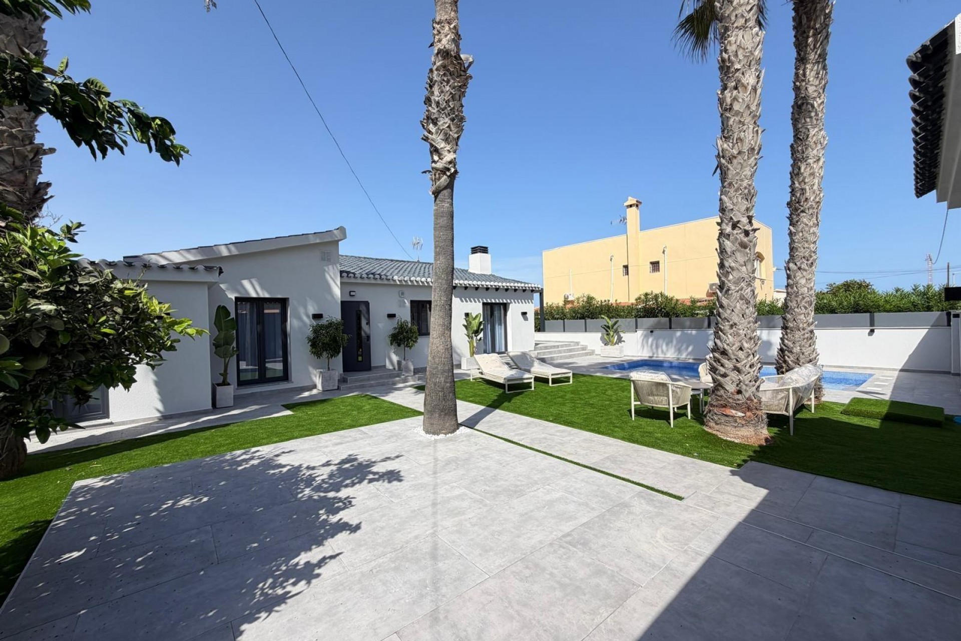 Återförsäljning - Villa -
Torrevieja - Punta Prima