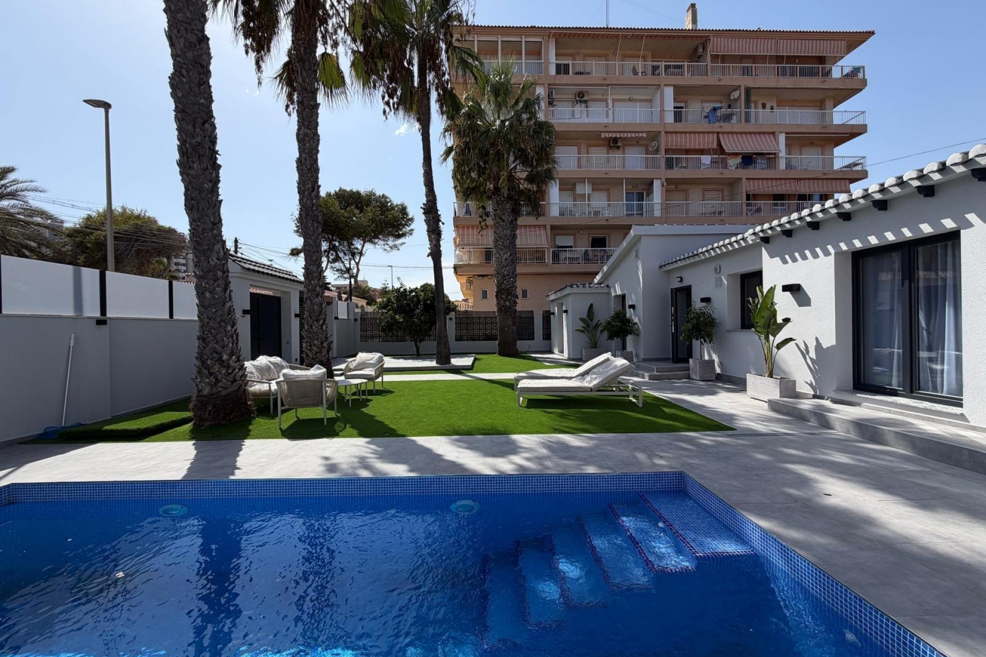Återförsäljning - Villa -
Torrevieja - Punta Prima