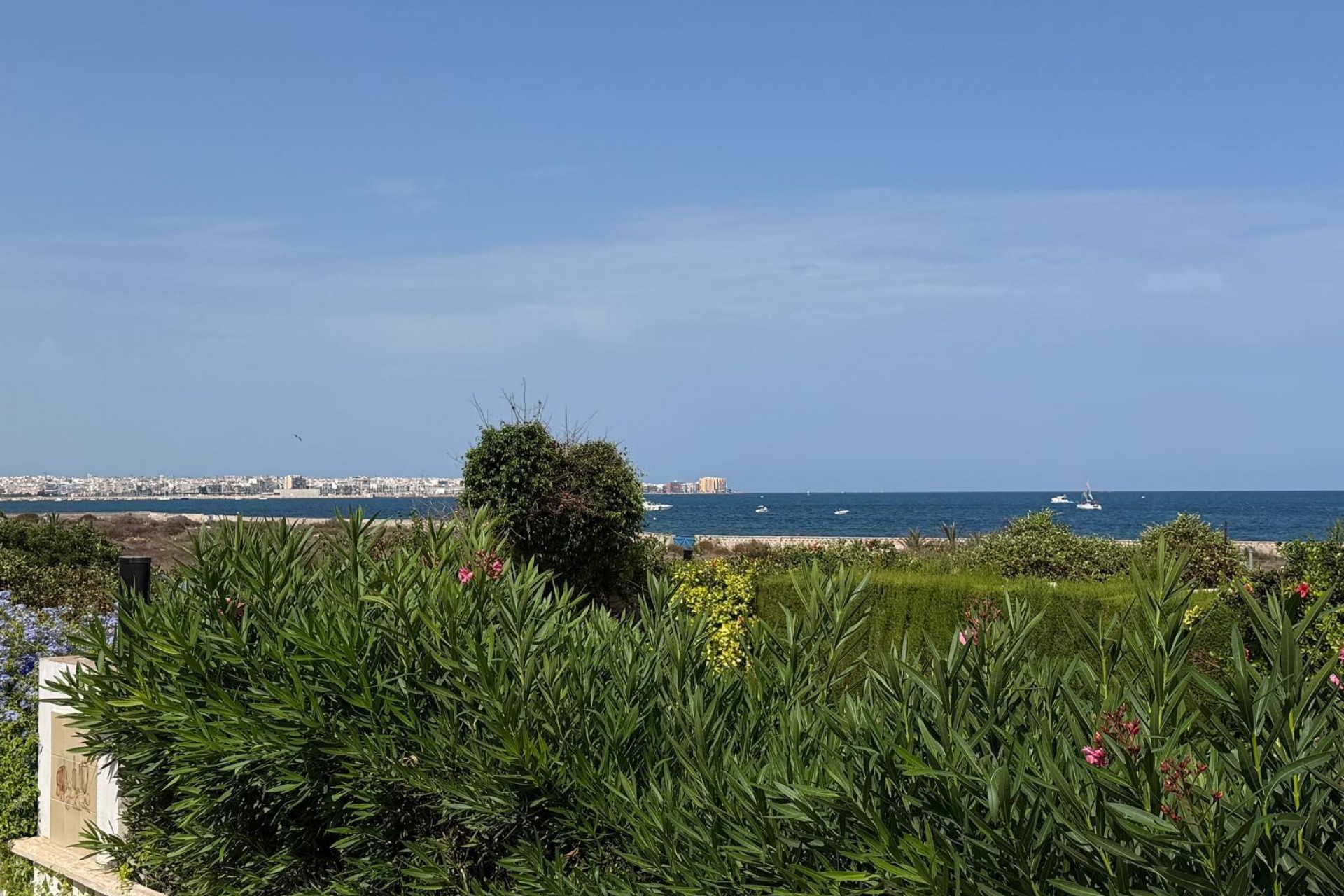 Återförsäljning - Villa -
Torrevieja - Punta Prima