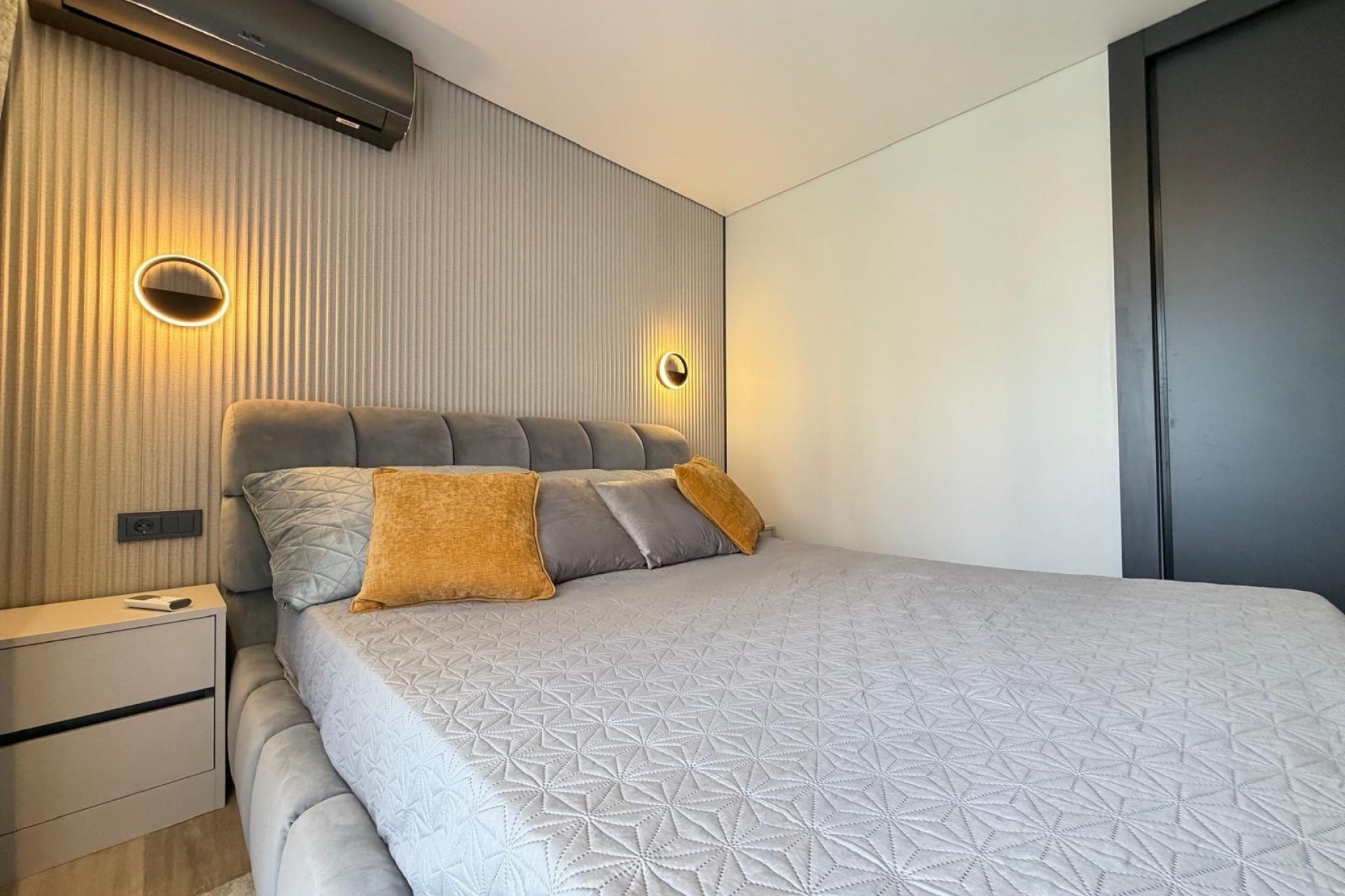 Återförsäljning - Villa -
Torrevieja - Punta Prima