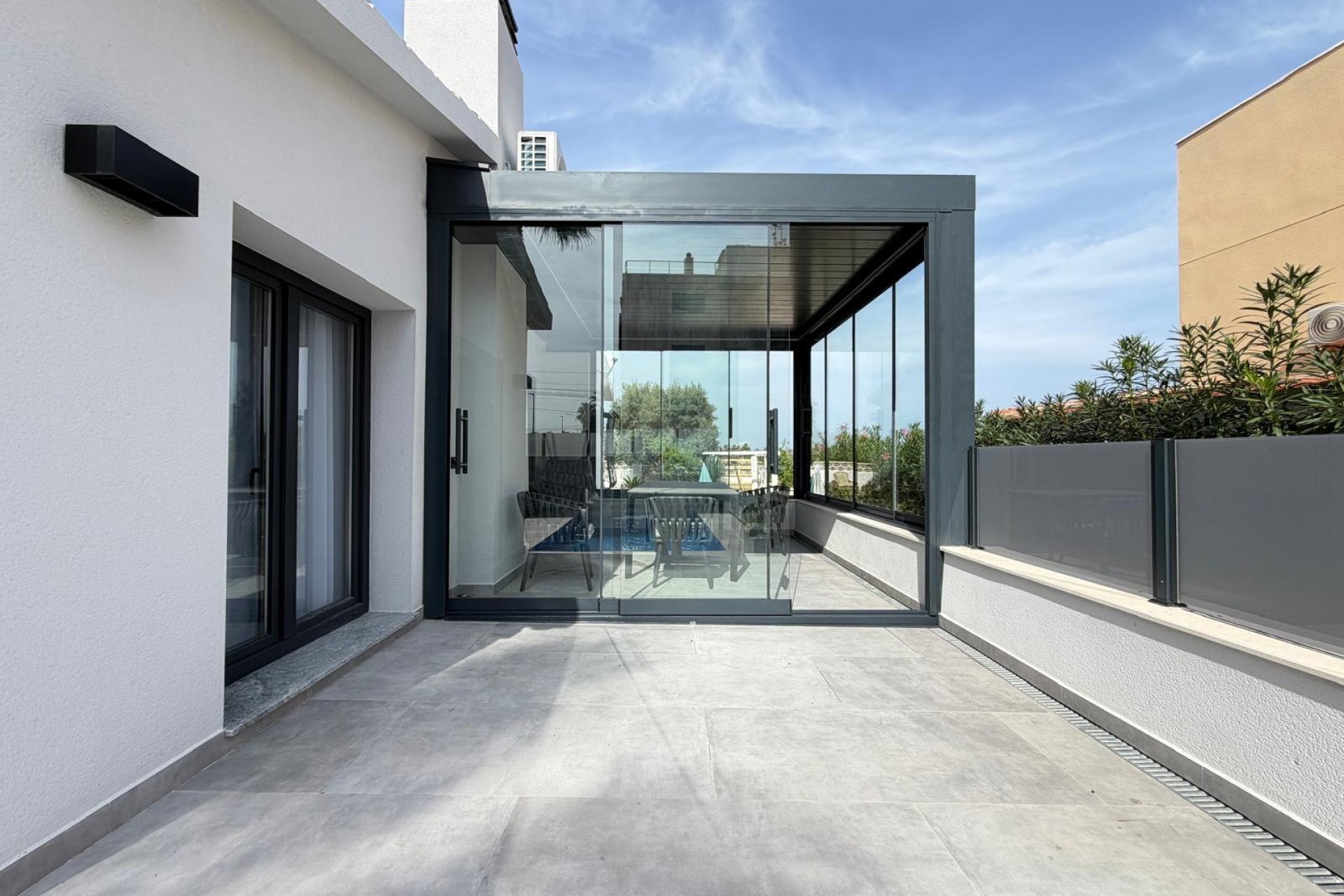 Återförsäljning - Villa -
Torrevieja - Punta Prima