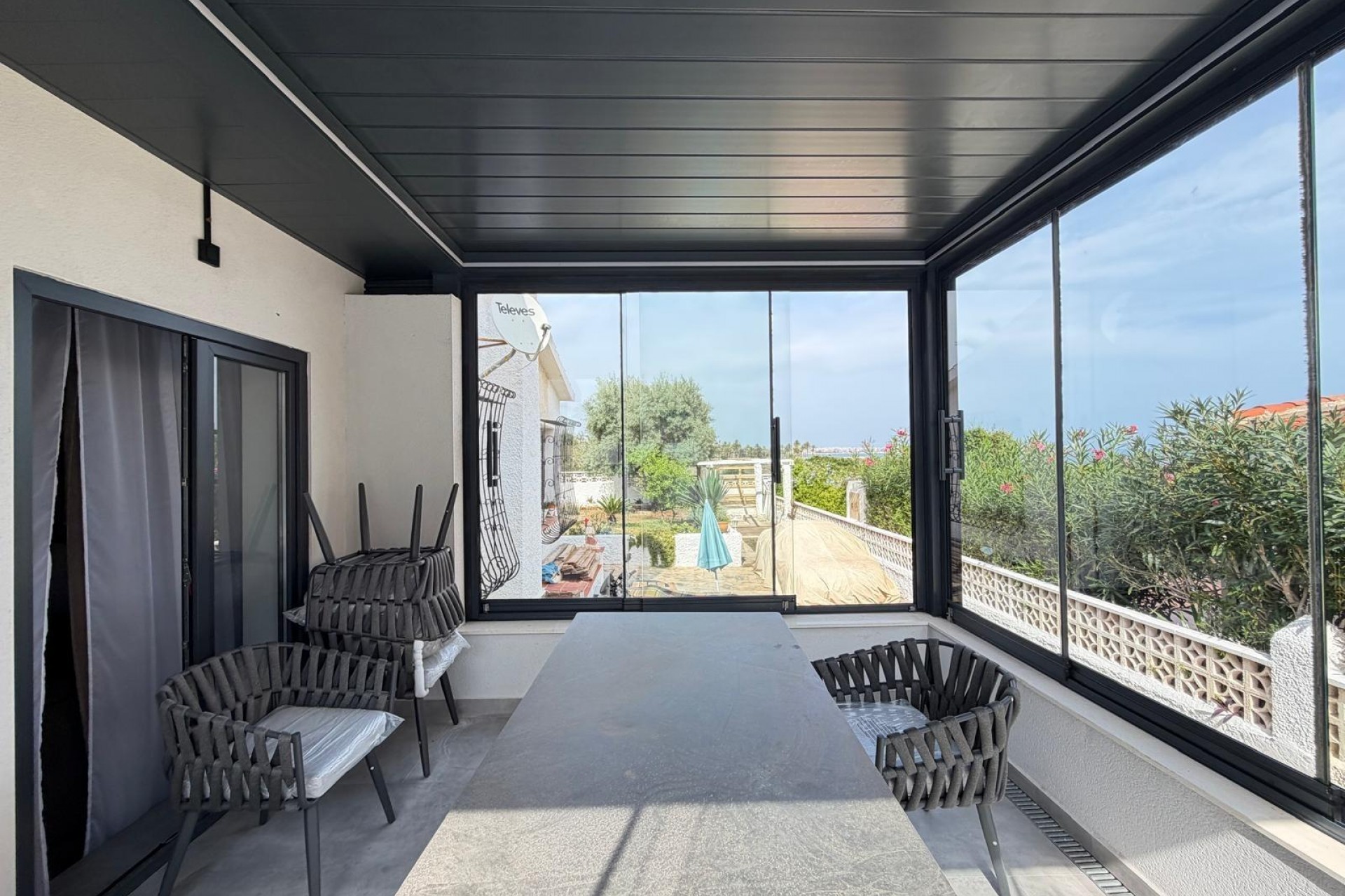Återförsäljning - Villa -
Torrevieja - Punta Prima