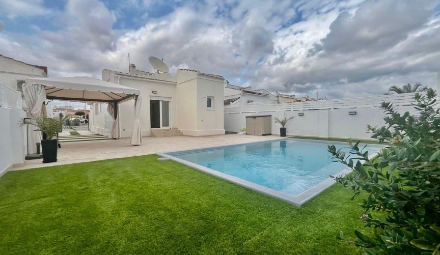 Återförsäljning - Villa -
Torrevieja - San Luis