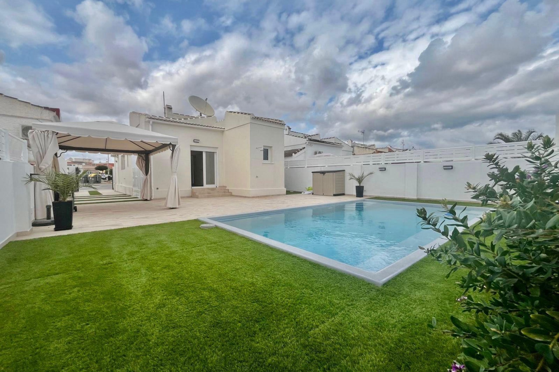 Återförsäljning - Villa -
Torrevieja - San Luis