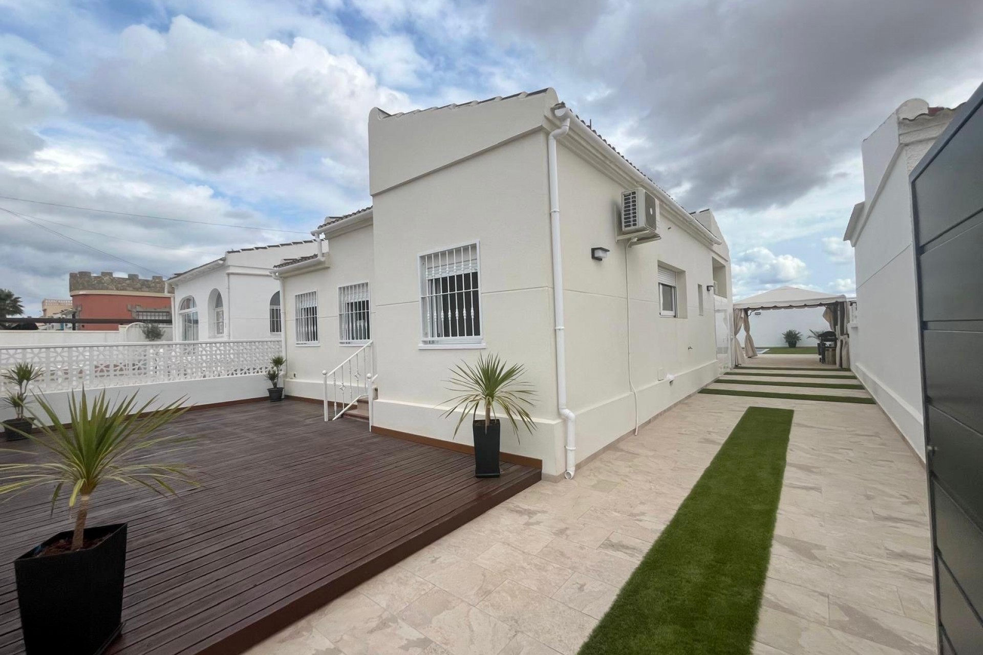 Återförsäljning - Villa -
Torrevieja - San Luis