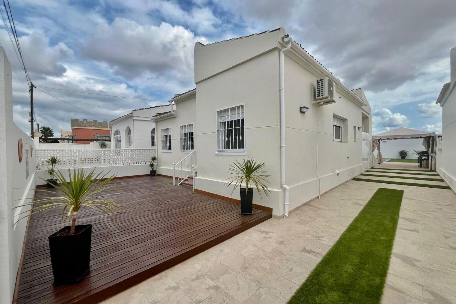 Återförsäljning - Villa -
Torrevieja - San Luis