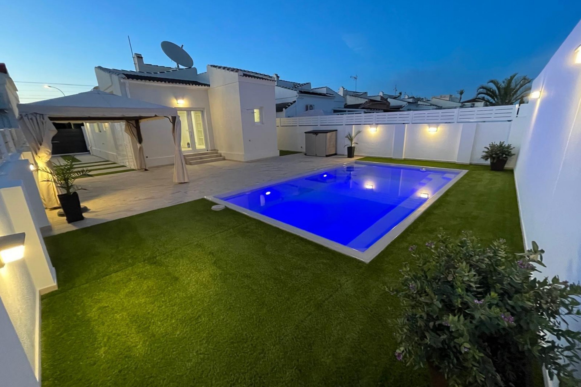 Återförsäljning - Villa -
Torrevieja - San Luis