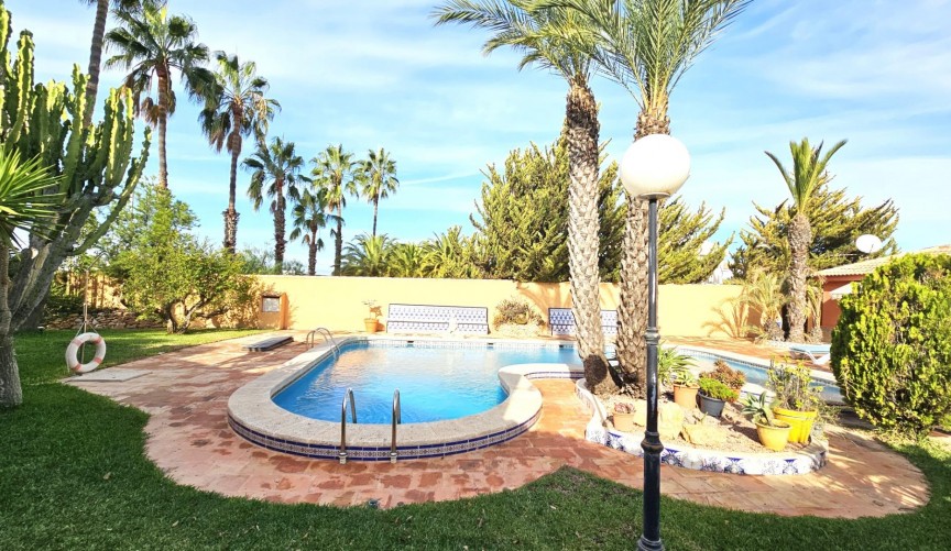 Återförsäljning - Villa -
Torrevieja - San Luis