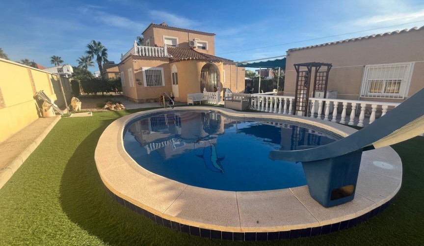 Återförsäljning - Villa -
Torrevieja - San Luis