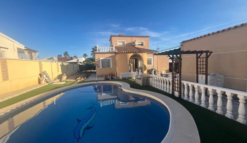 Återförsäljning - Villa -
Torrevieja - San Luis