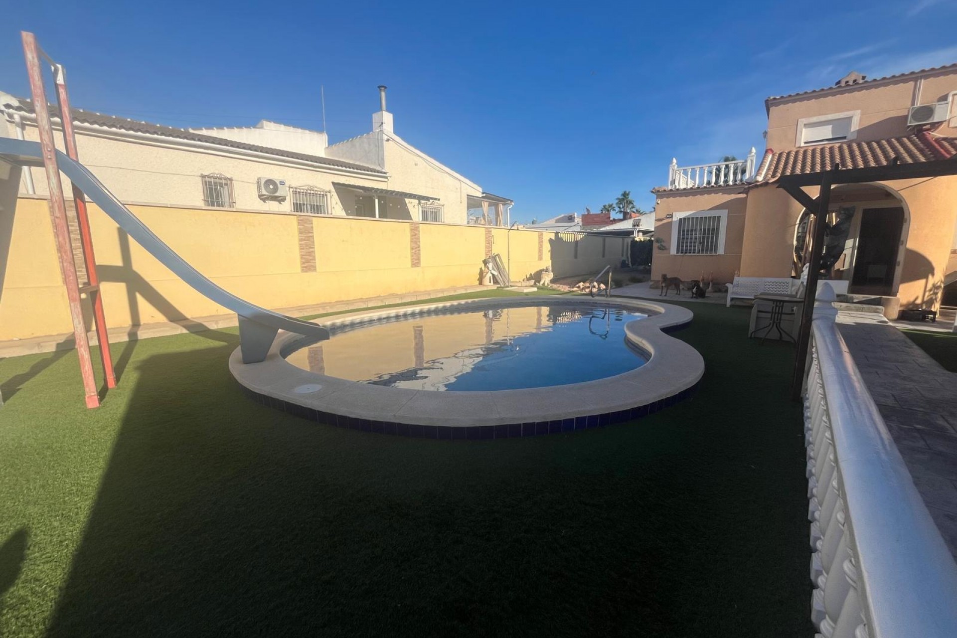 Återförsäljning - Villa -
Torrevieja - San Luis