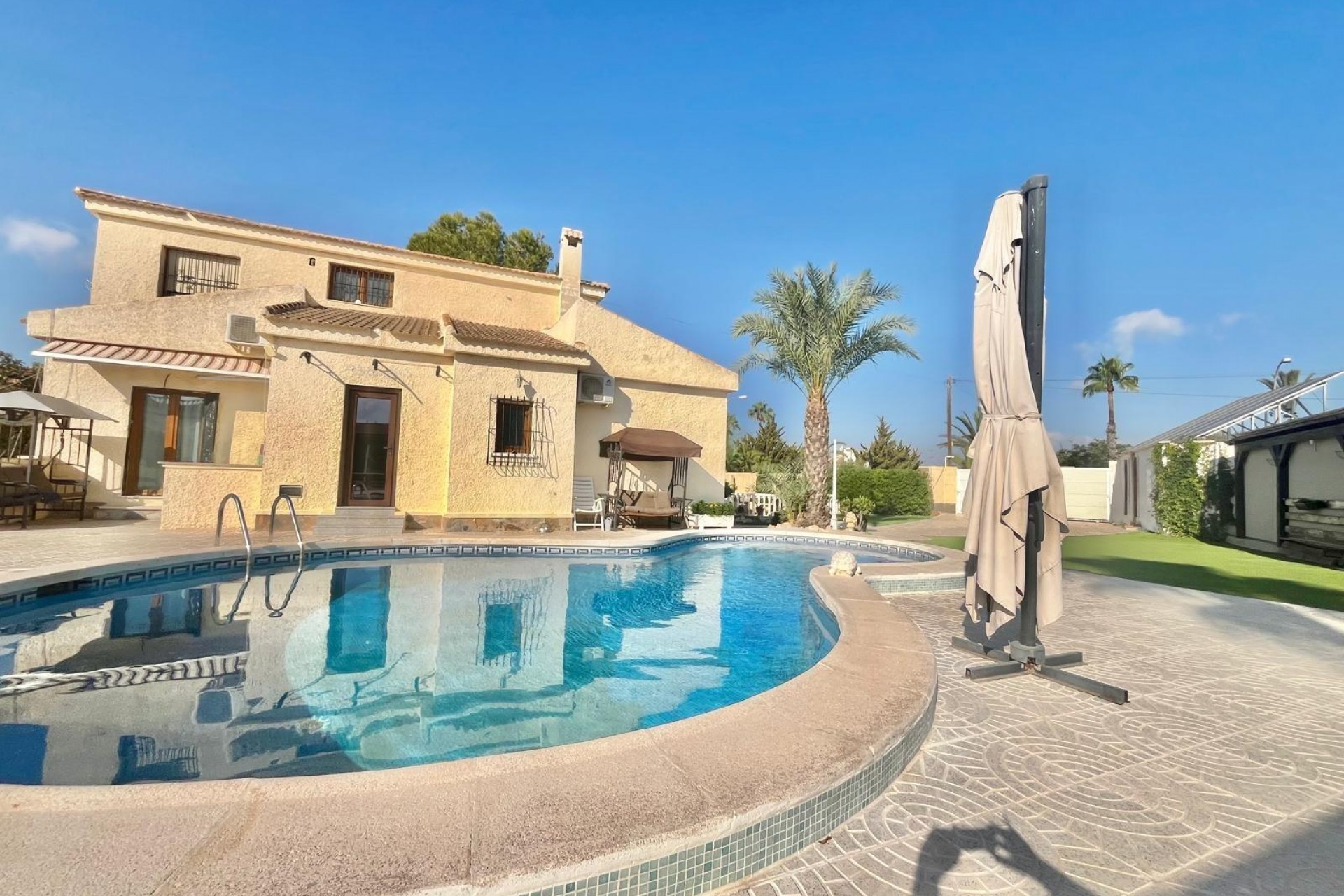 Återförsäljning - Villa -
Torrevieja - San Luis