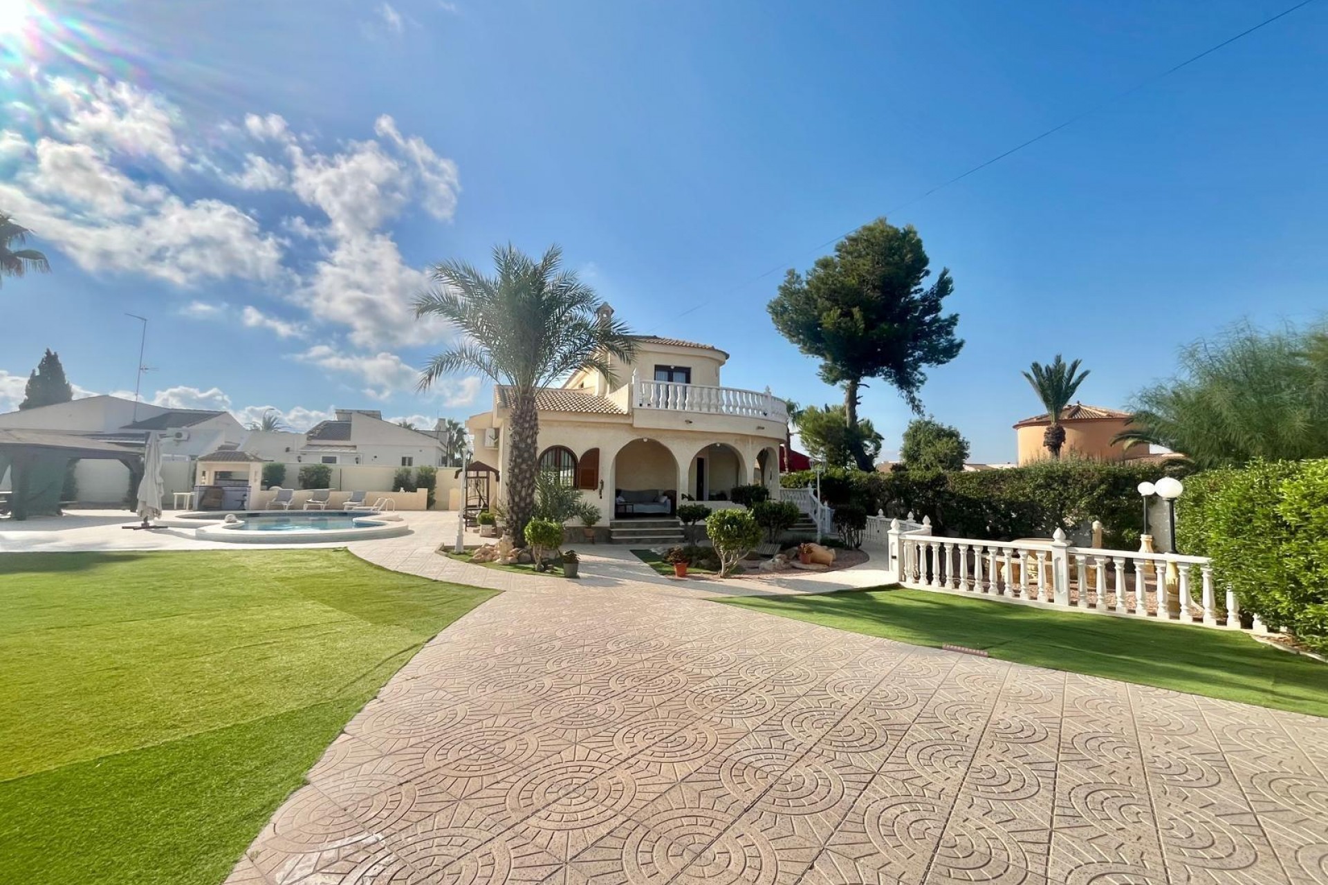 Återförsäljning - Villa -
Torrevieja - San Luis