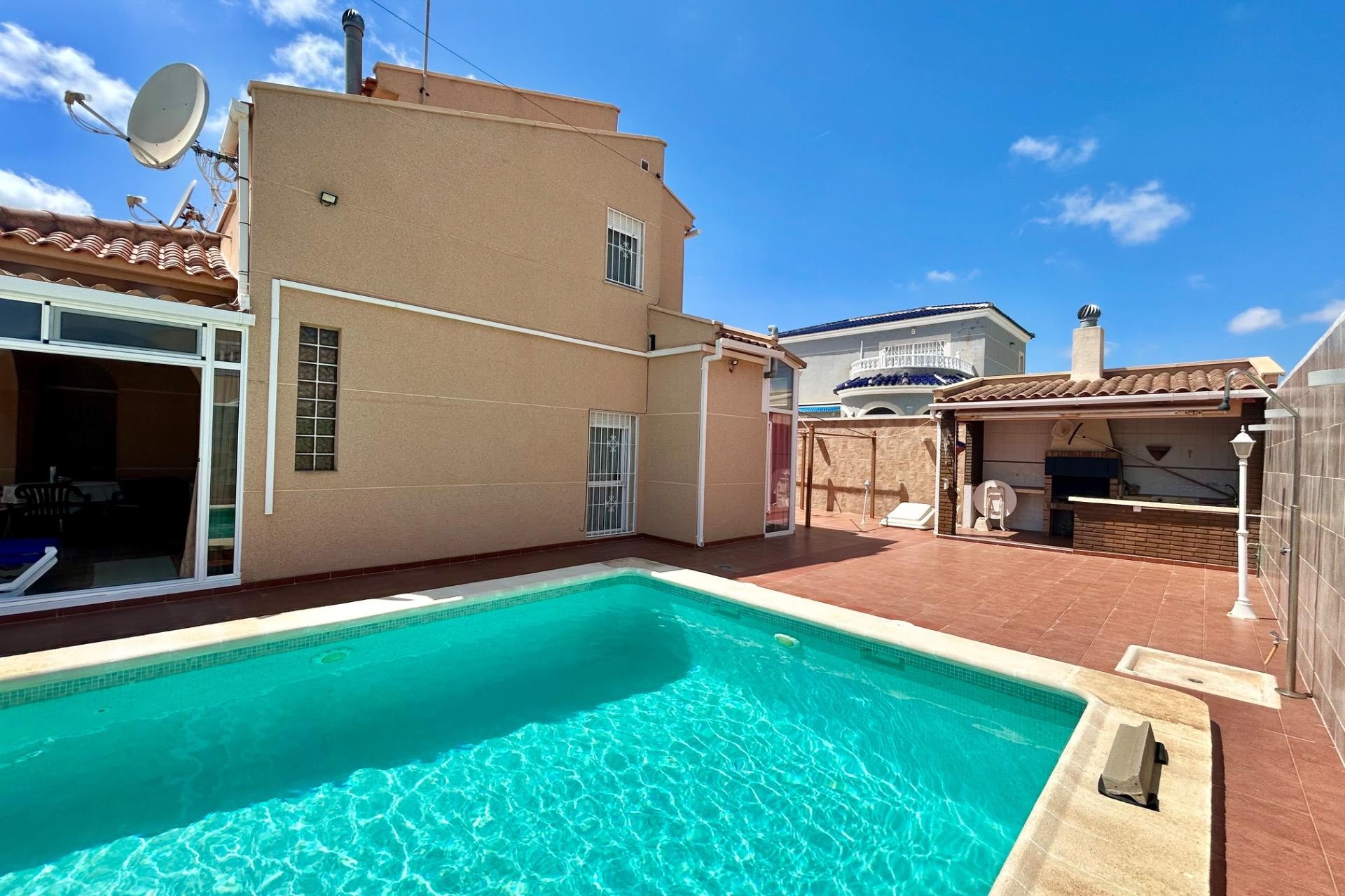 Återförsäljning - Villa -
Torrevieja - San Luis
