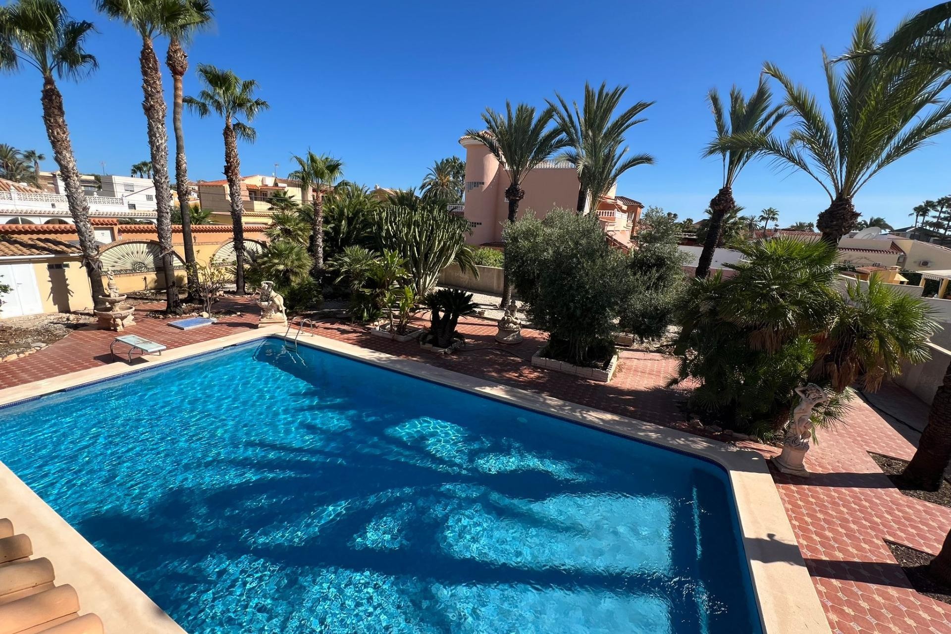 Återförsäljning - Villa -
Torrevieja - Torreta Florida