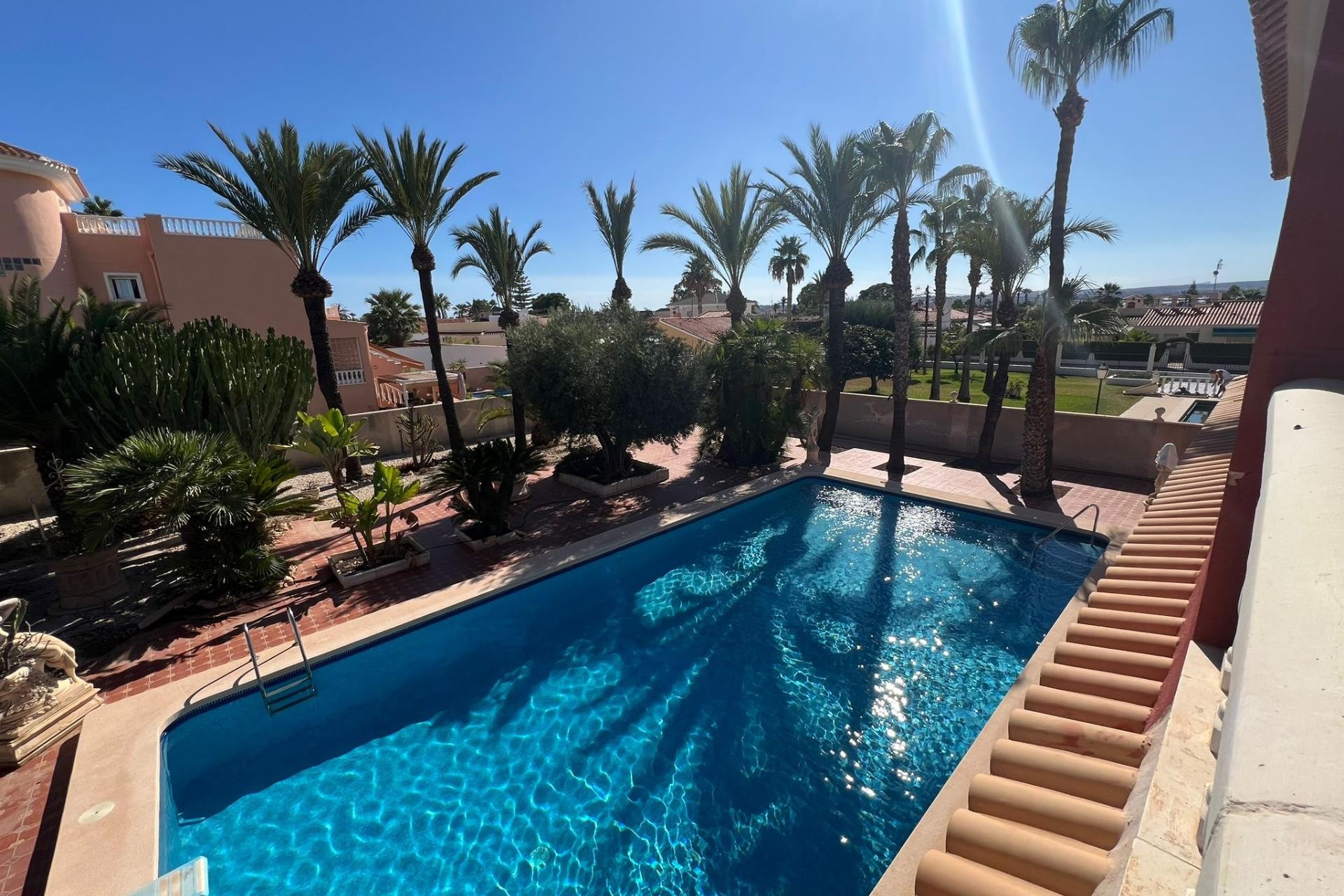 Återförsäljning - Villa -
Torrevieja - Torreta Florida